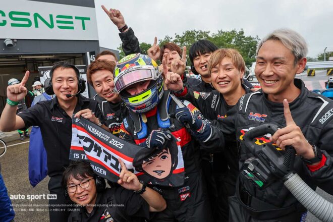 岩佐歩夢が待望のSF初優勝。SC2回、雨のSUGOは上位4台が5秒以内の大接戦に【第8戦決勝レポート】