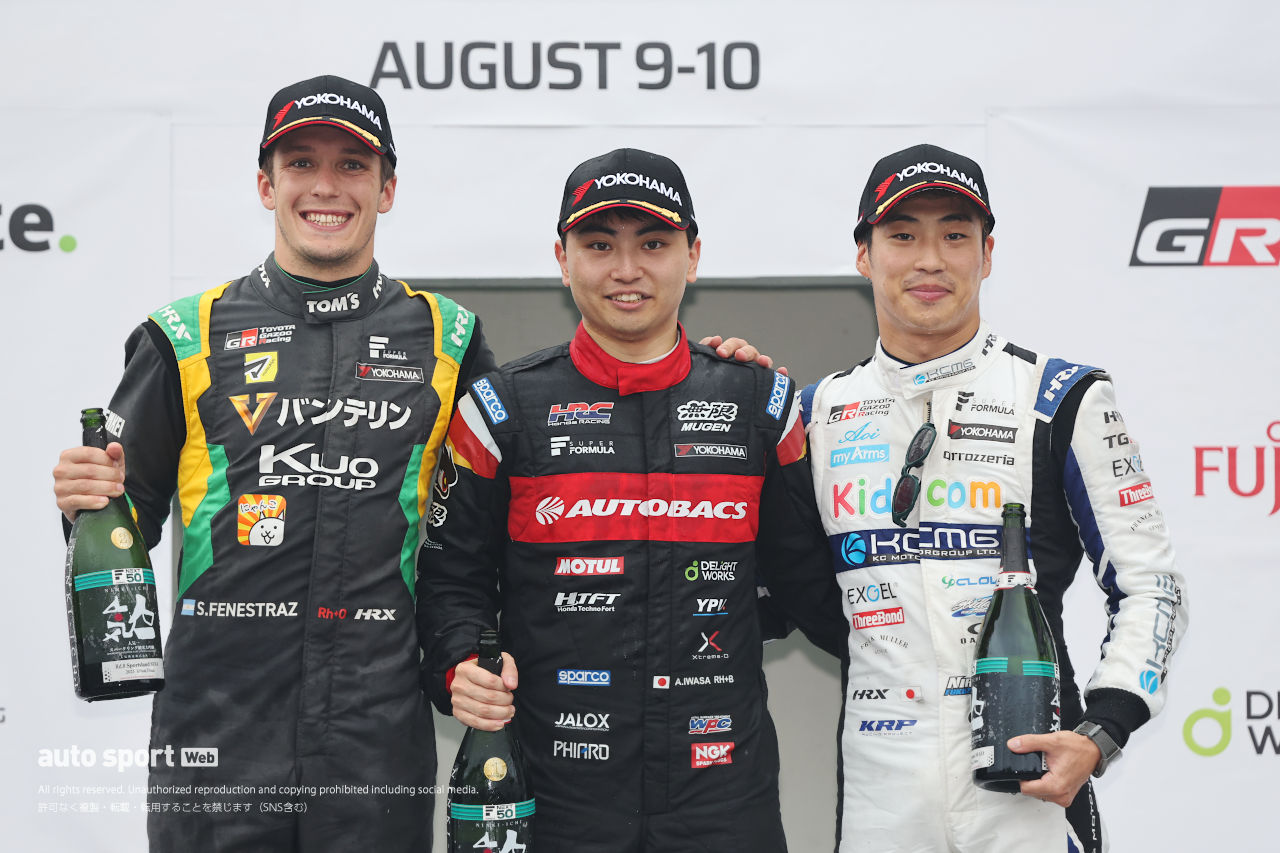 岩佐歩夢が待望のSF初優勝。SC2回、雨のSUGOは上位4台が5秒以内の大接戦に【第8戦決勝レポート】