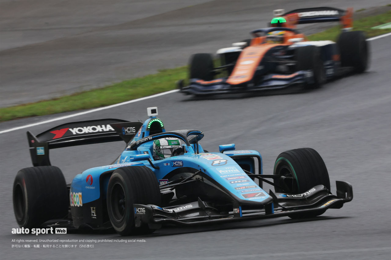 岩佐歩夢が待望のSF初優勝。SC2回、雨のSUGOは上位4台が5秒以内の大接戦に【第8戦決勝レポート】