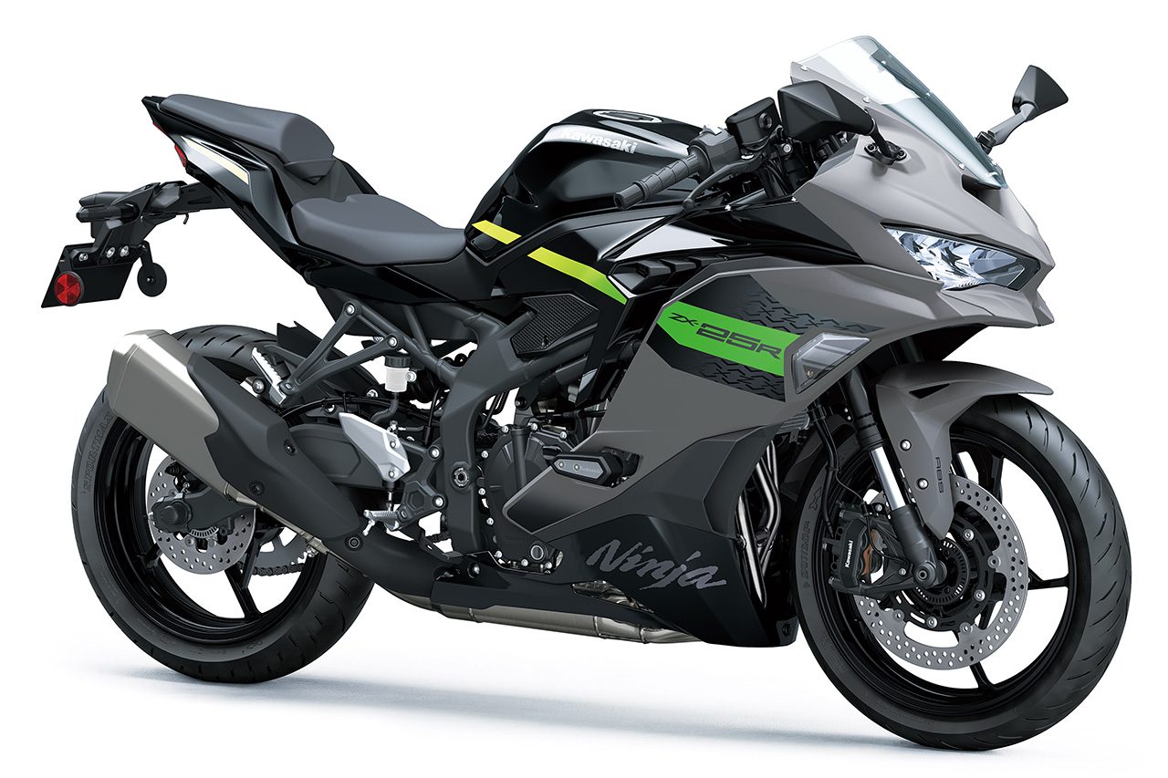 カワサキ、『Ninja ZX-25R』シリーズの2026年モデル発表。“RR”が