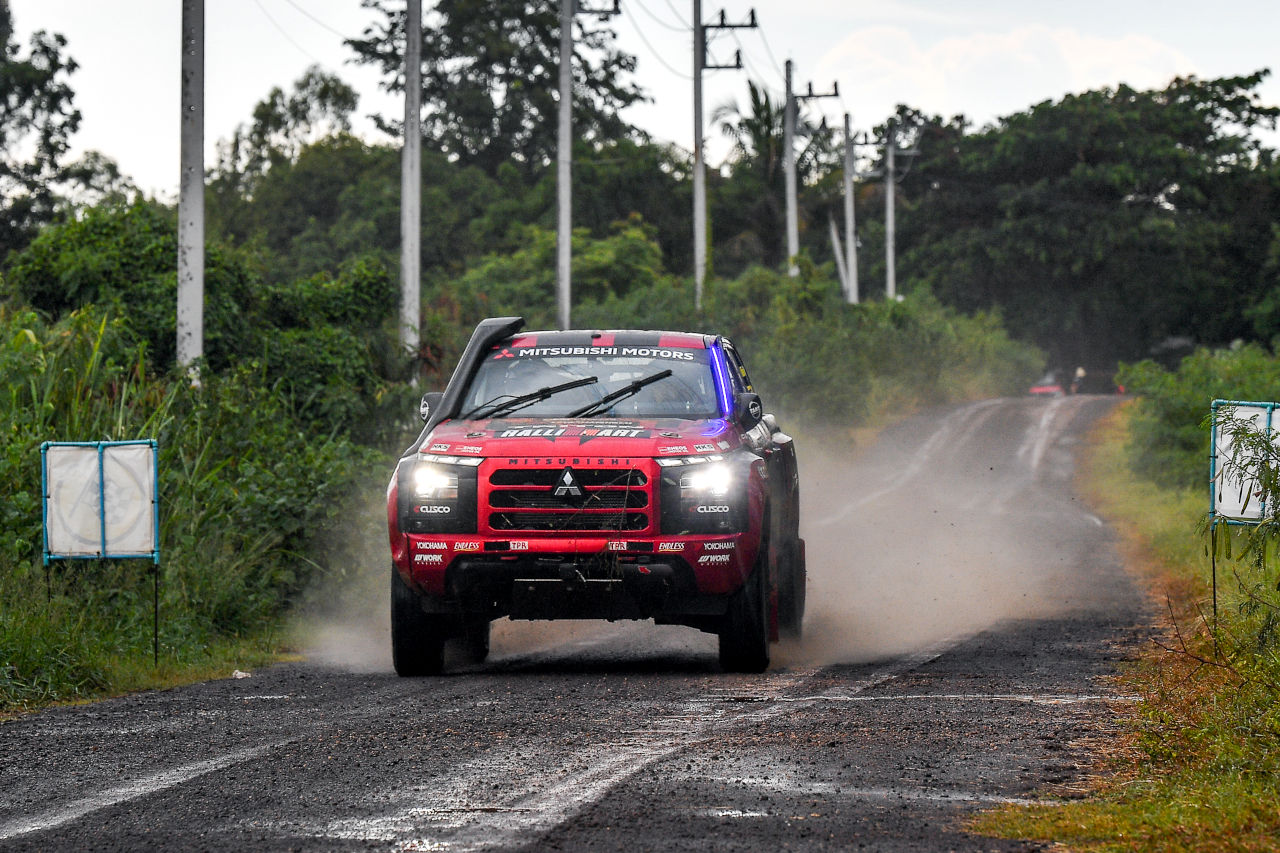 94 95 MITSUBISHI MOTER SPORTS ラリー 写真集 94 95 MITSUBISHI MOTER SPORTS ラリー 写真集 - メルカリ