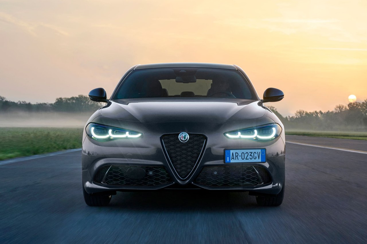 アルファロメオ、主力サルーン『ジュリア』に新たなエントリーグレード“SPRINT”を追加設定