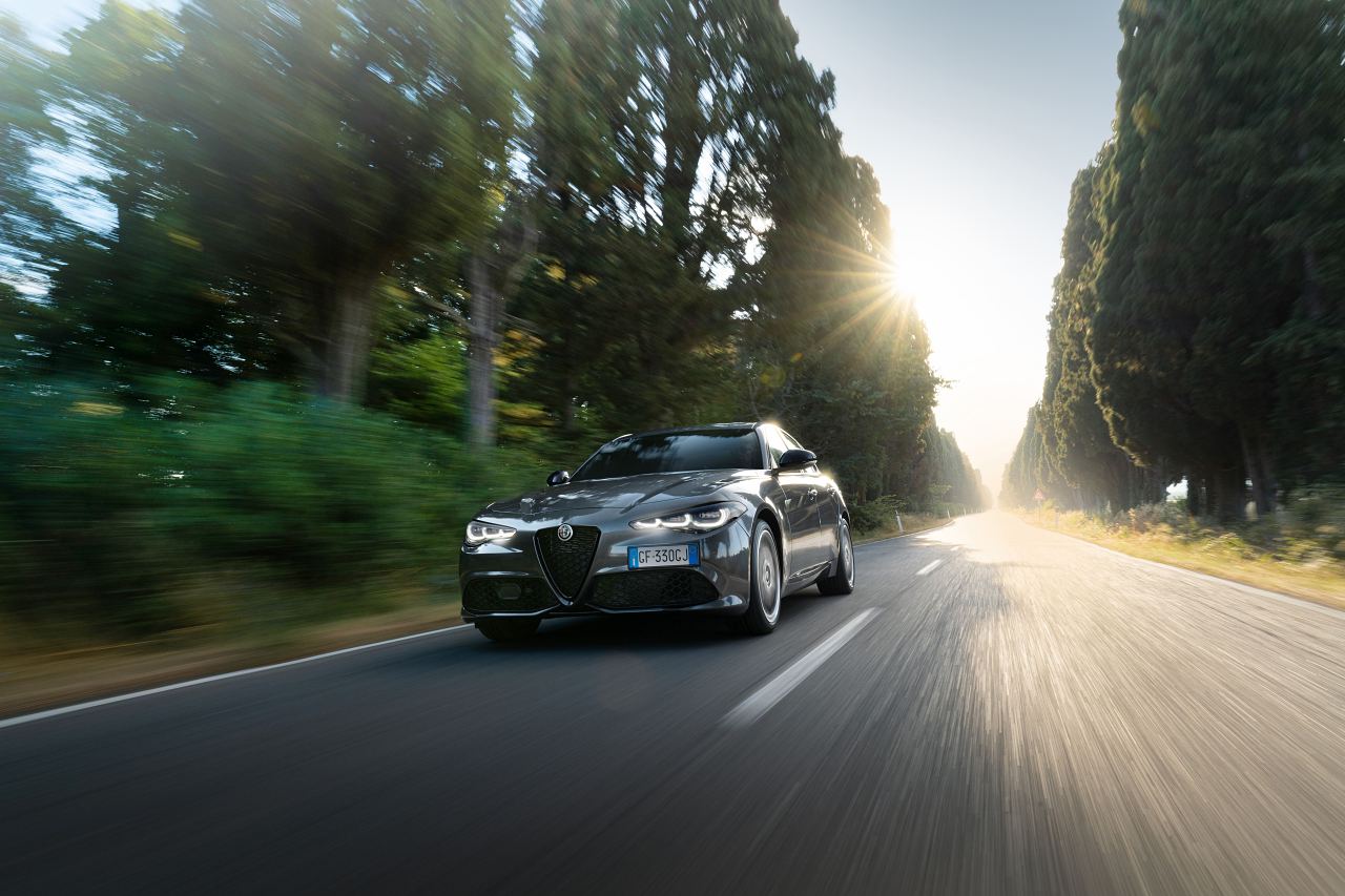 アルファロメオ、主力サルーン『ジュリア』に新たなエントリーグレード“SPRINT”を追加設定