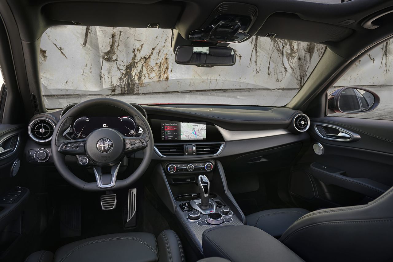 アルファロメオ、主力サルーン『ジュリア』に新たなエントリーグレード“SPRINT”を追加設定