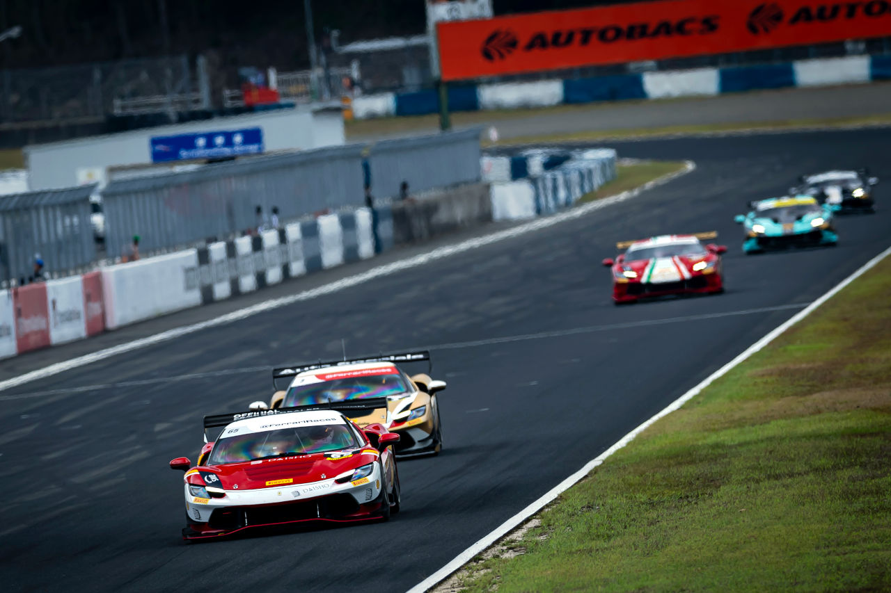 雨の岡山を制した武藤壮汰が王座獲得「勝ちパターンに持ち込めました」／2025フェラーリ・チャレンジ・ジャパン最終戦