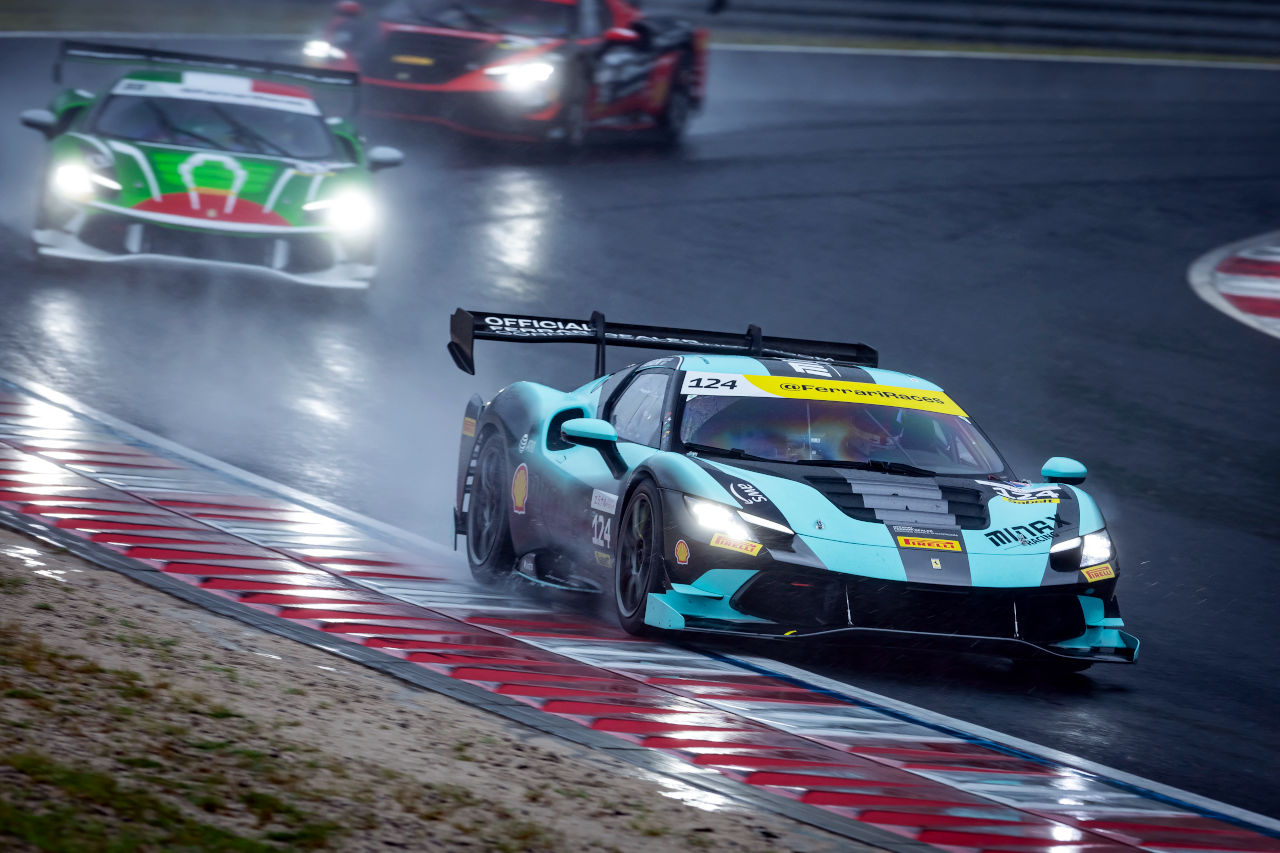 雨の岡山を制した武藤壮汰が王座獲得「勝ちパターンに持ち込めました」／2025フェラーリ・チャレンジ・ジャパン最終戦