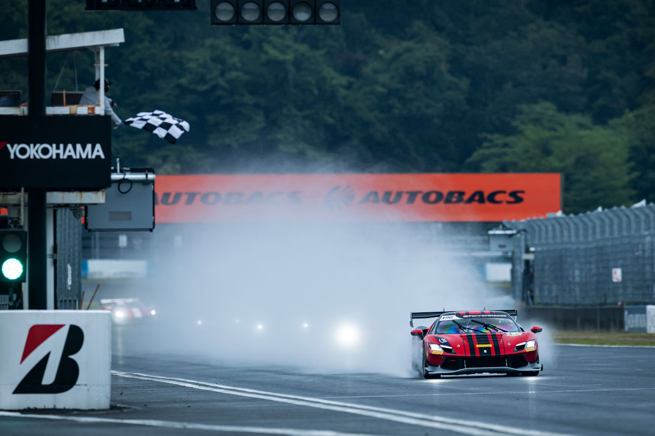 雨の岡山を制した武藤壮汰が王座獲得「勝ちパターンに持ち込めました」／2025フェラーリ・チャレンジ・ジャパン最終戦