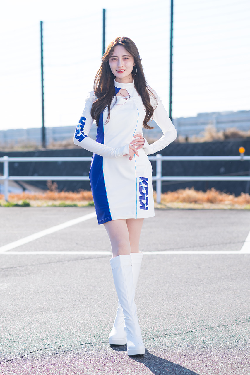 サーキットではに笑顔を見せる鈴木南美「昨年よりはるかに成長していきたい」【2025RQインタビューVol.28】