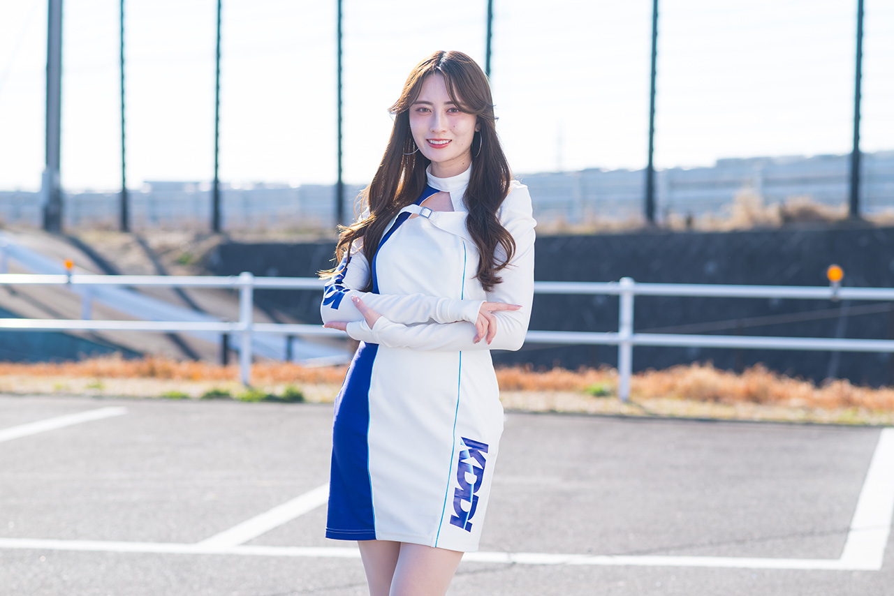 サーキットではに笑顔を見せる鈴木南美「昨年よりはるかに成長していきたい」【2025RQインタビューVol.28】