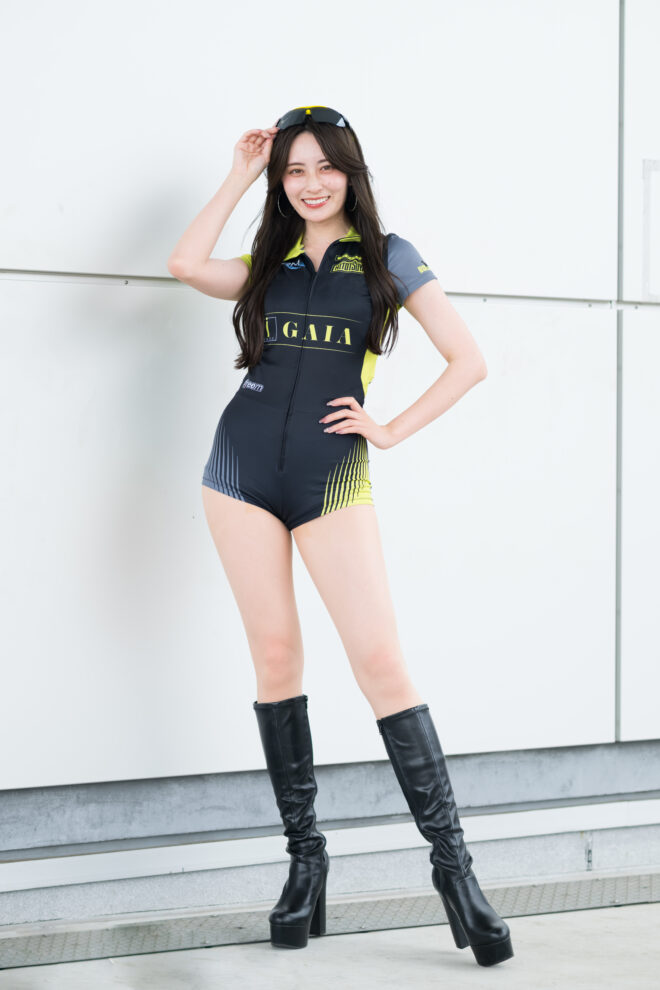 サーキットではに笑顔を見せる鈴木南美「昨年よりはるかに成長していきたい」【2025RQインタビューVol.28】