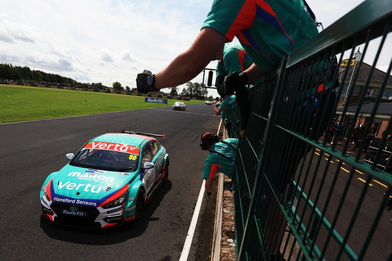 王者ヒルが無念の途中撤退。ブレイク明け勝利のイングラムとサットンはわずか8点差に／BTCC第6戦