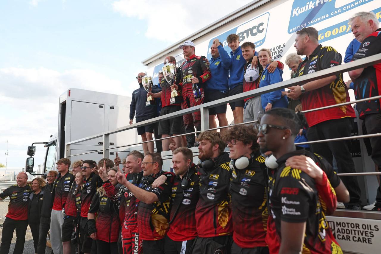 PMRが悲運の本拠地火災に。次戦ノックヒルではレンタル契約車両のクプラ・レオンBTCCを投入へ