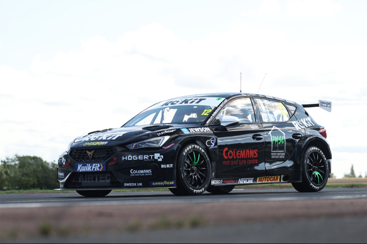 PMRが悲運の本拠地火災に。次戦ノックヒルではレンタル契約車両のクプラ・レオンBTCCを投入へ