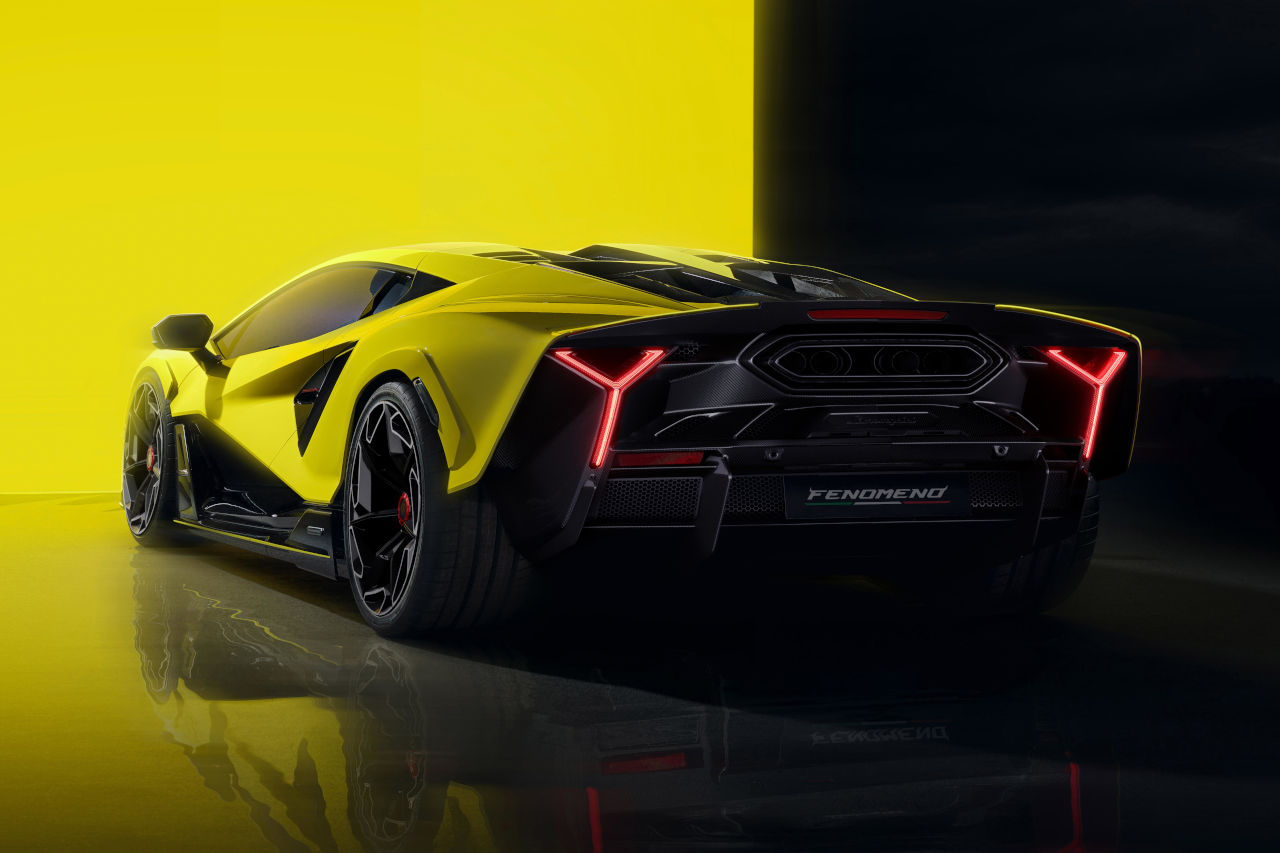 ランボルギーニ、限定モデルの集大成『フェノメノ』を初公開。革新的技術の結晶は世界29台のみ