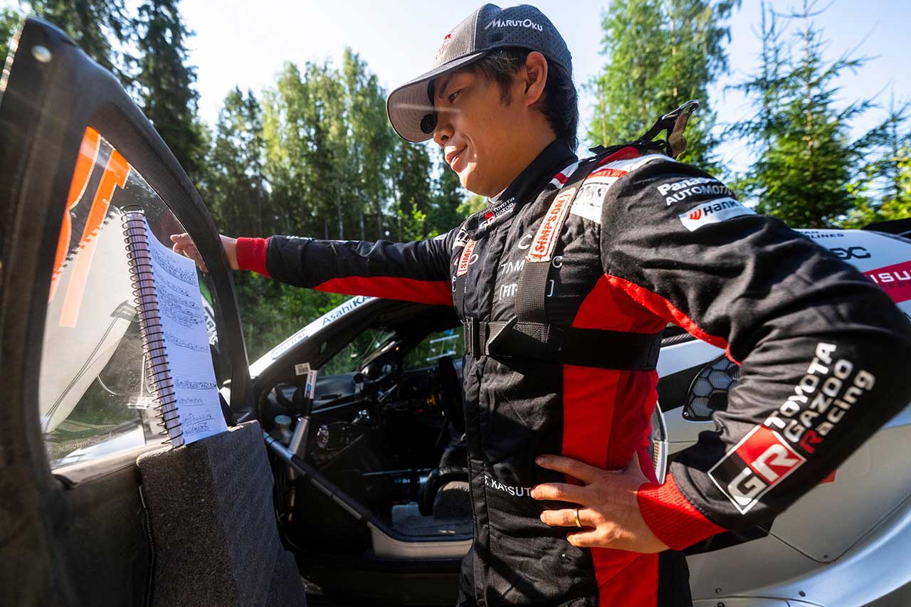 JTBのラリージャパン2025観戦ツアーは参加者のみの特典満載。専用エリアや貸切バス、嬉しいオリジナルグッズも