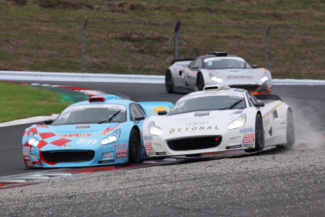 2025年インタープロトシリーズ第3戦　ロニー・クインタレッリ（ララパルーザ）と佐々木大樹（Pastel Motorsport）