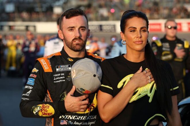 雪辱勝利のディロンが滑り込みプレーオフ進出へ。バイロンは初のレギュラー王者に／NASCAR第25戦