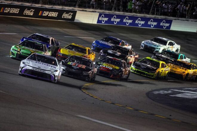 雪辱勝利のディロンが滑り込みプレーオフ進出へ。バイロンは初のレギュラー王者に／NASCAR第25戦