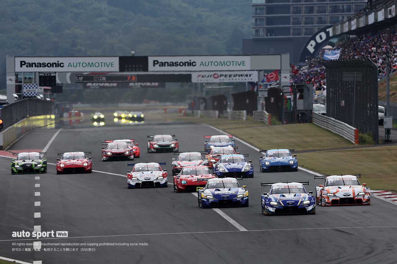 2025スーパーGT第4戦富士　土曜日レース1の決勝スタート