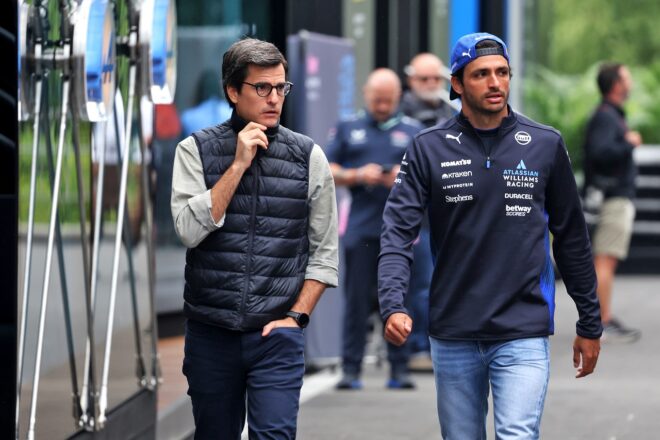 カルロス・サインツ（ウイリアムズ）とマネージャーのカルロス・オノロ・サインツ