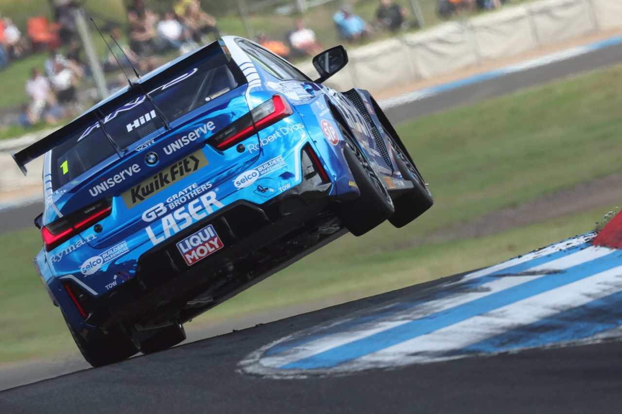 病み上がり王者ヒルのBMWが“ダブル”達成。火災から蘇ったPMRも2台のクプラで復活／BTCC第7戦ノックヒル