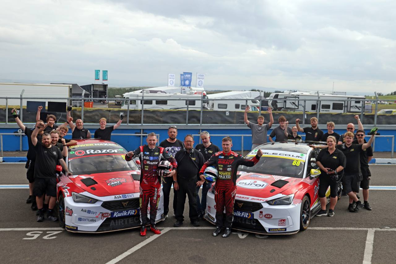 病み上がり王者ヒルのBMWが“ダブル”達成。火災から蘇ったPMRも2台のクプラで復活／BTCC第7戦ノックヒル