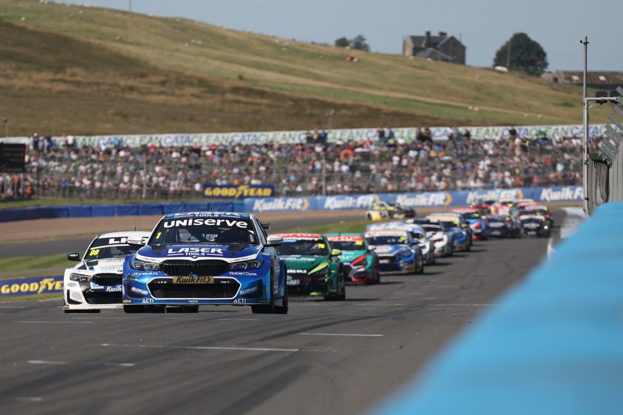 病み上がり王者ヒルのBMWが“ダブル”達成。火災から蘇ったPMRも2台のクプラで復活／BTCC第7戦ノックヒル