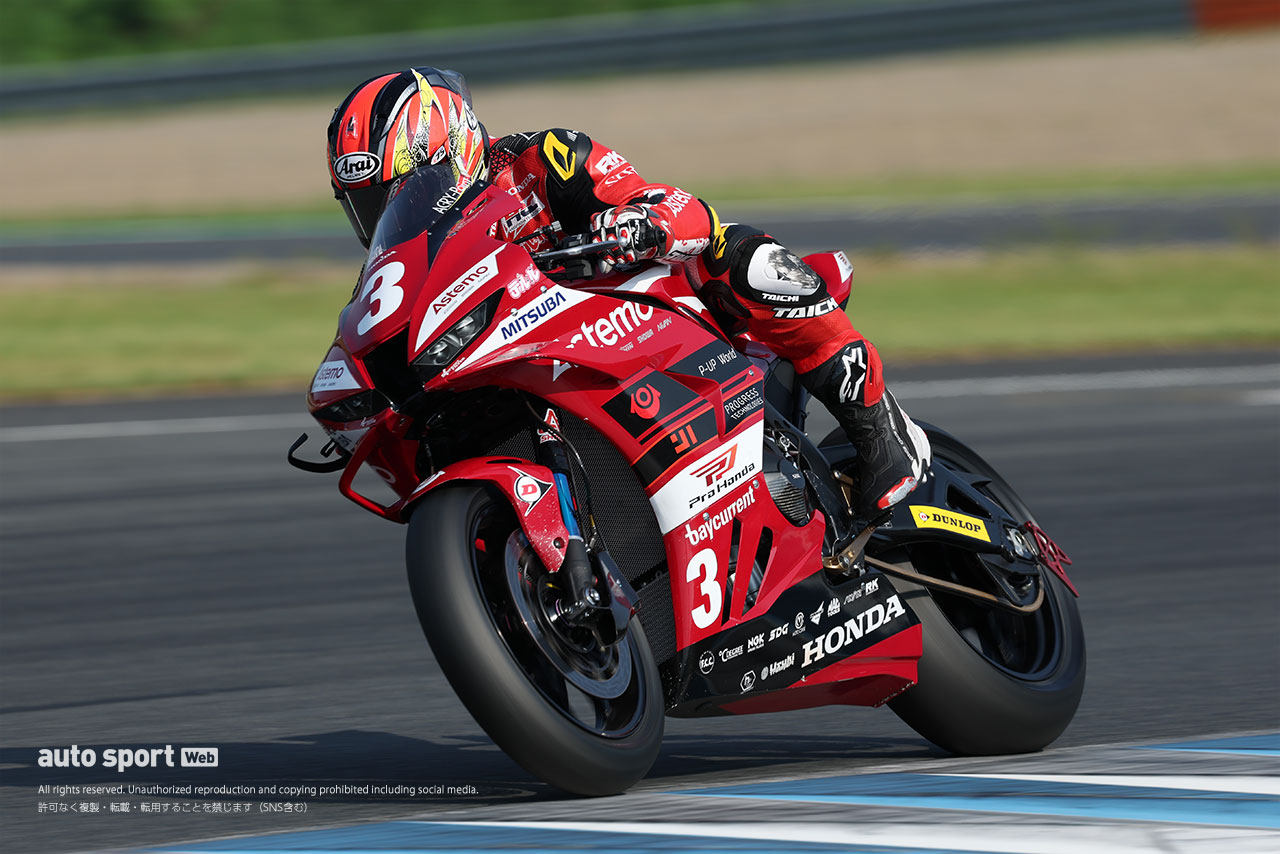 羽田が2位以下を寄せ付けない走りで今季初優勝。西村が2番手に追い上げるも終盤に転倒／2025全日本ロード第4戦もてぎST1000レース1