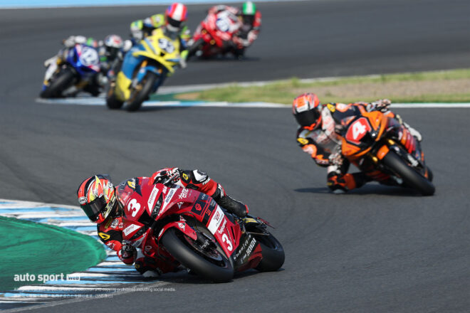 羽田が2位以下を寄せ付けない走りで今季初優勝。西村が2番手に追い上げるも終盤に転倒／2025全日本ロード第4戦もてぎST1000レース1