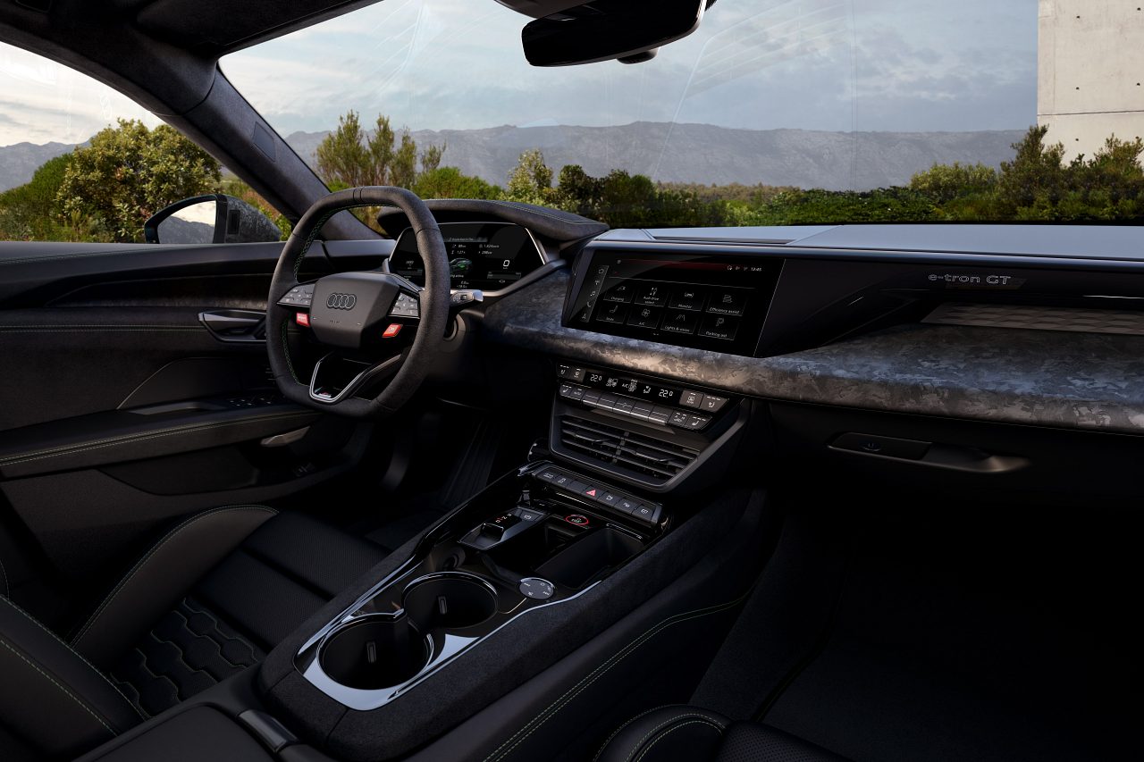 アウディ、電動最高峰の『e-tron GT』シリーズを全面アップデート。導入記念グローバル限定車も