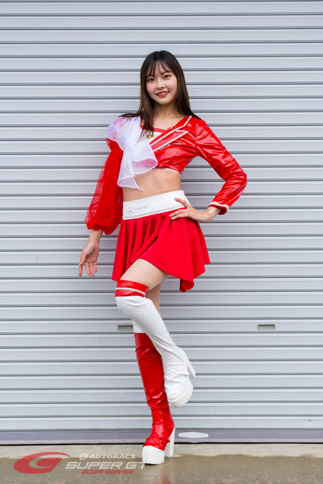 花崎由佳 R'Qs Racing Girls 2025年/スーパーGTの写真①
