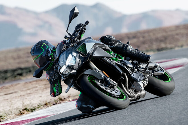 カワサキ、過給機付きハイパースポーツ『Z H2 SE』のカラーを変更した2026年モデルを発表