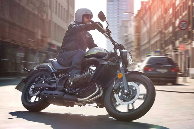 カワサキ、大型クルーザー『VULCAN S』の最新モデル発表。カラーを変更し、9月27日より発売