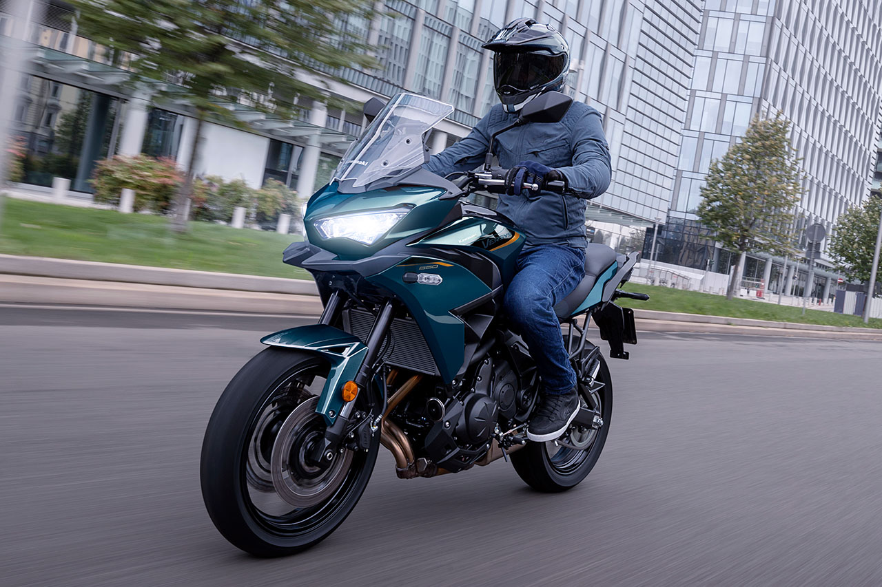 カワサキ、マルチパーパス『VERSYS 650』のカラーを一新した2026年モデルを発表