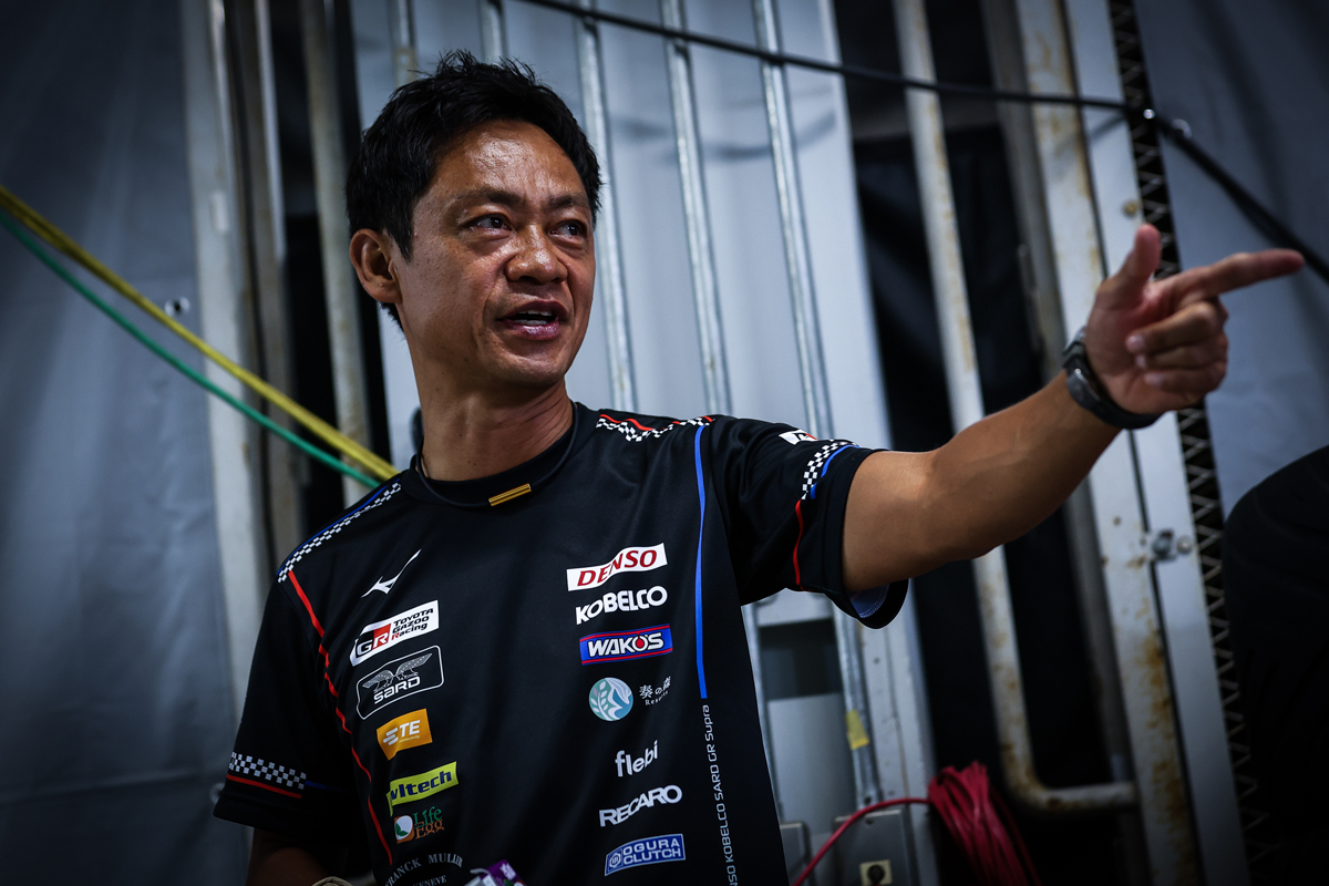脇阪寿一監督（DENSO KOBELCO SARD GR Supra） | autosport web