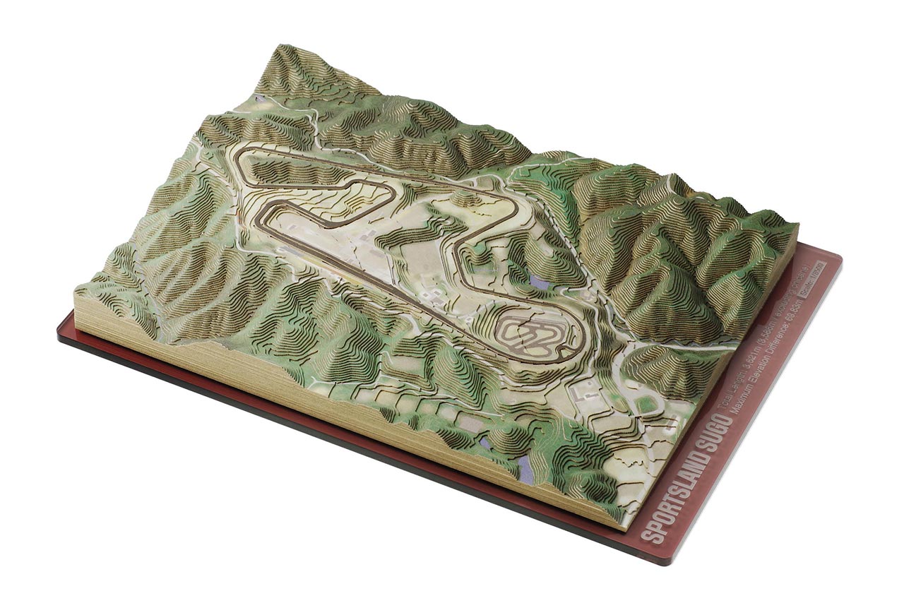 作って、触って、飾って良し。モビリティリゾートもてぎとスポーツランドSUGOのユニークな『紙で作る立体地形図キット』発売へ