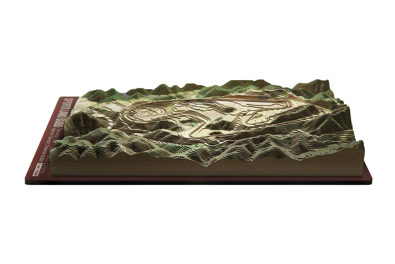 作って、触って、飾って良し。モビリティリゾートもてぎとスポーツランドSUGOのユニークな『紙で作る立体地形図キット』発売へ