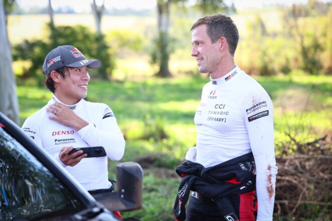 勝田貴元とセバスチャン・オジエ（ともにトヨタGRヤリス・ラリー1）