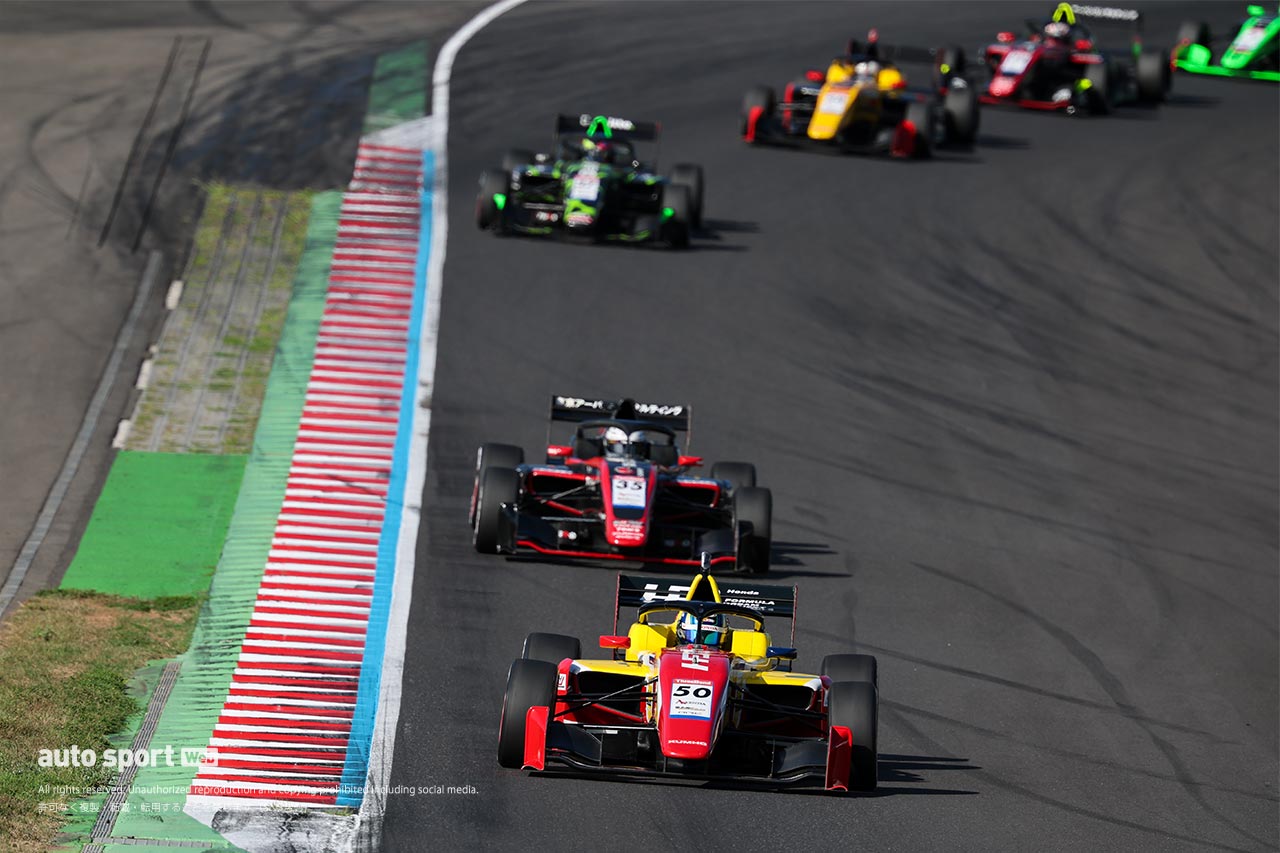 スーパーフォーミュラ・ライツ第11戦SUGOは佐野雄城との僅差の争いを制した野村勇斗が優勝。連勝を5に伸ばす