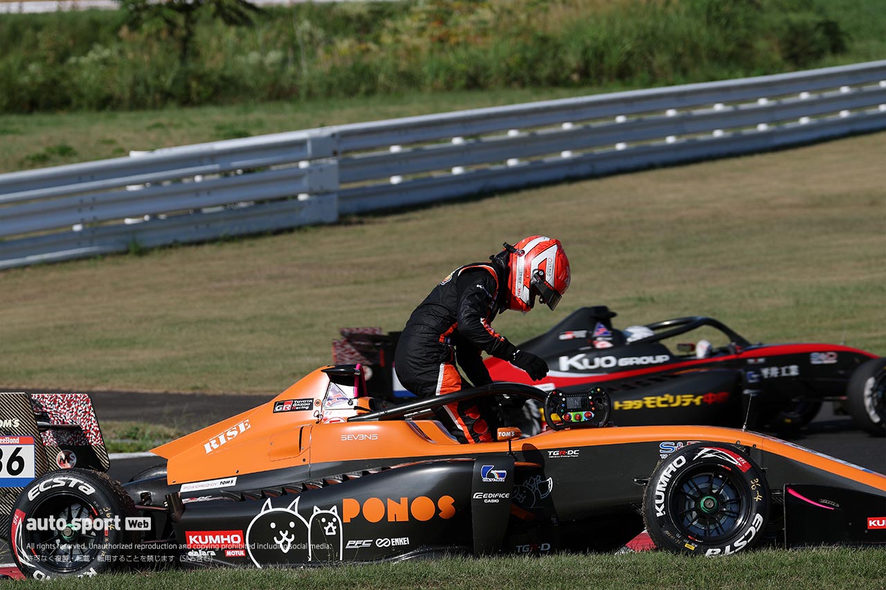 スーパーフォーミュラ・ライツ第11戦SUGOは佐野雄城との僅差の争いを制した野村勇斗が優勝。連勝を5に伸ばす