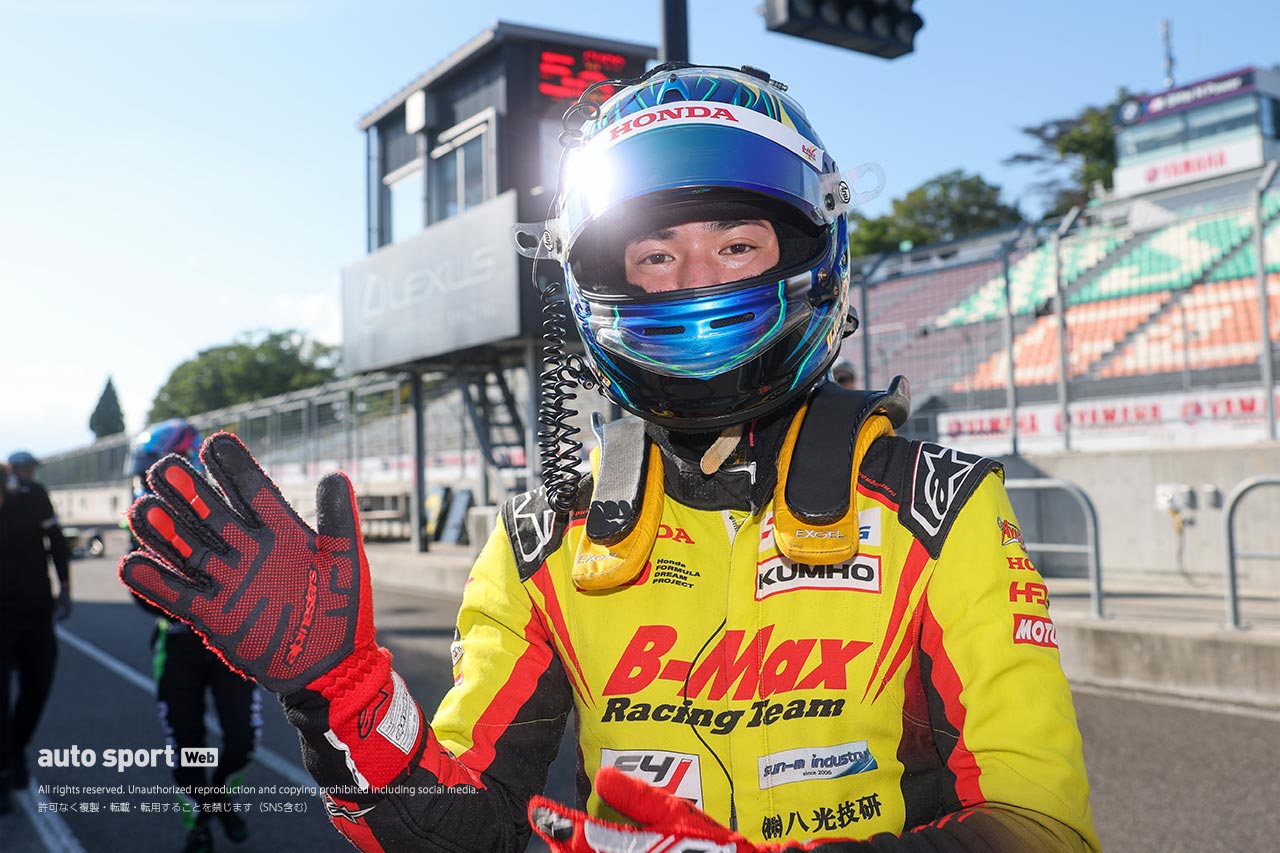 スーパーフォーミュラ・ライツ第11戦SUGOは佐野雄城との僅差の争いを制した野村勇斗が優勝。連勝を5に伸ばす