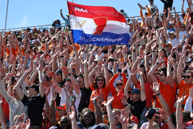 2025年F1第15戦オランダGP　マックス・フェルスタッペン（レッドブル）の応援団“オレンジアーミー”