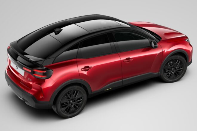 シトロエン、主力Cセグハッチ『C4』にサンルーフとブラックアクセント採用の特別仕様車を設定