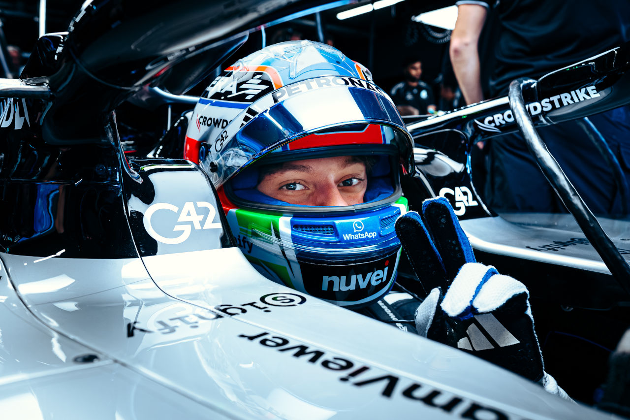 メルセデスF1、ジョージ・ラッセルとアンドレア・キミ・アントネッリのラインアップを崩さず。チーム代表が継続起用を認める