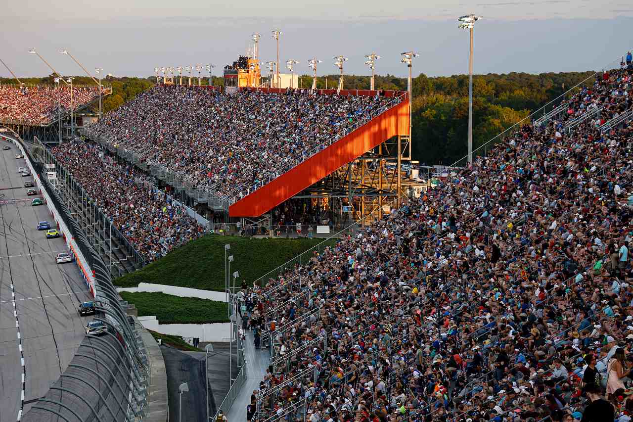 チェイス・ブリスコがプレーオフ初戦を制覇。トヨタはカップ史上3度目の1-2-3-4達成／NASCAR第27戦