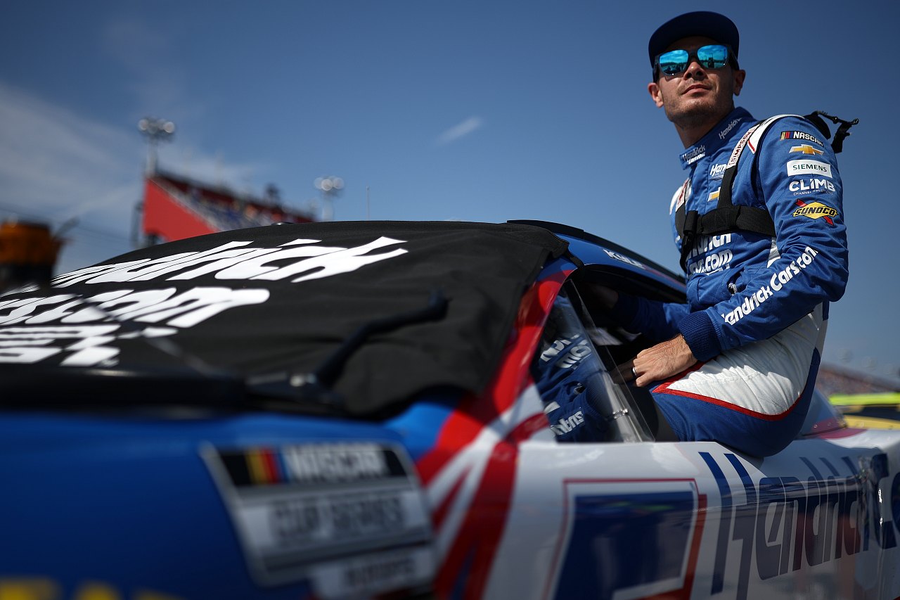 チェイス・ブリスコがプレーオフ初戦を制覇。トヨタはカップ史上3度目の1-2-3-4達成／NASCAR第27戦