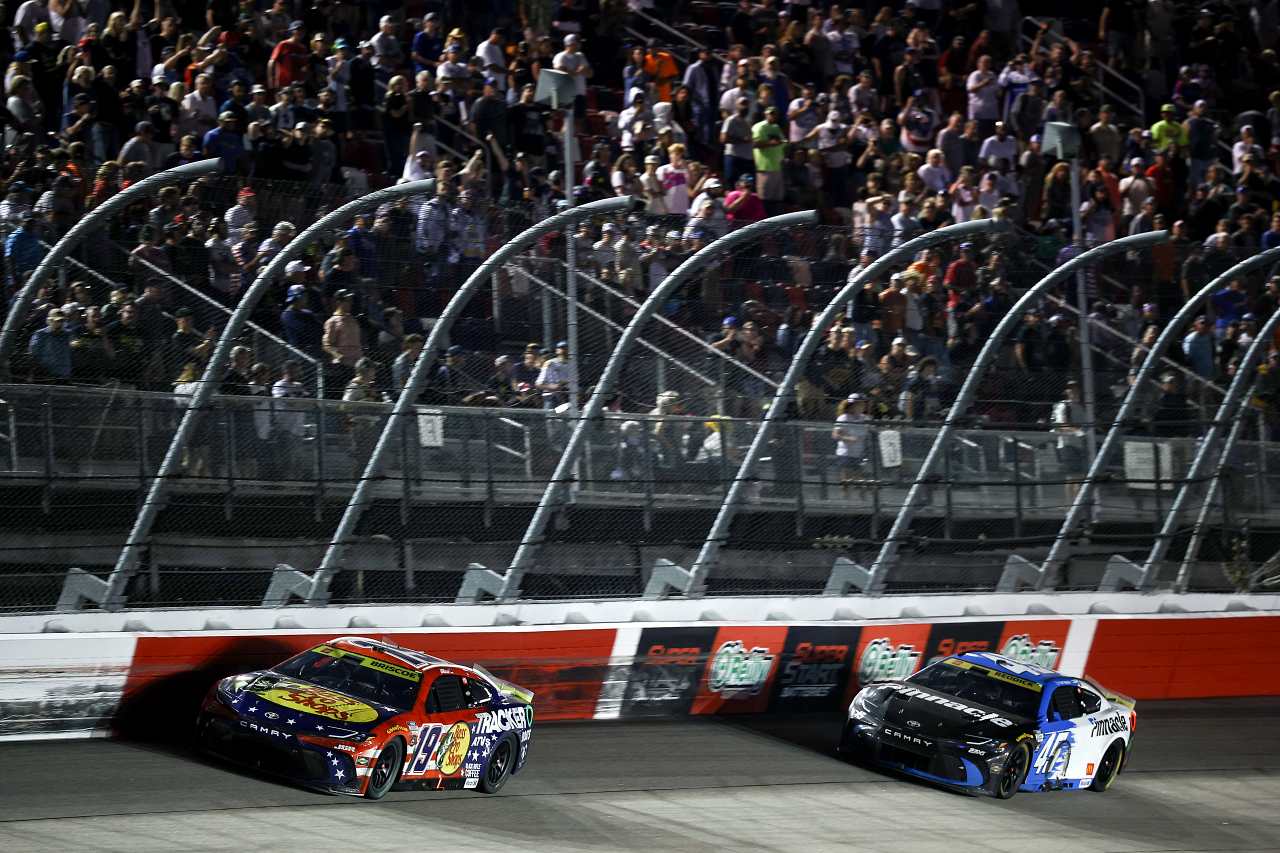 チェイス・ブリスコがプレーオフ初戦を制覇。トヨタはカップ史上3度目の1-2-3-4達成／NASCAR第27戦