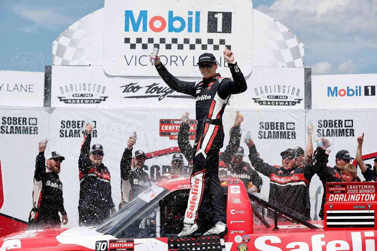 チェイス・ブリスコがプレーオフ初戦を制覇。トヨタはカップ史上3度目の1-2-3-4達成／NASCAR第27戦