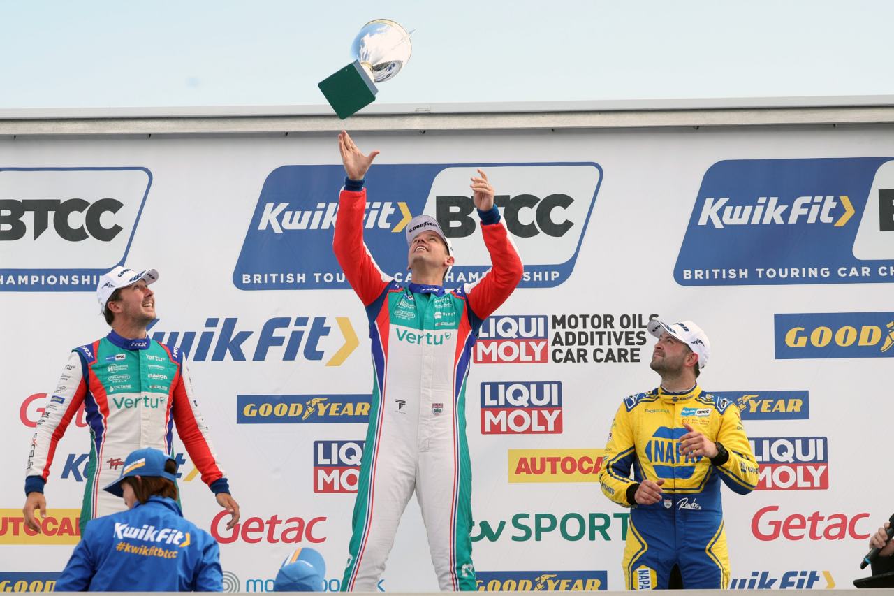 “ダブル・トム”の一角、チルトンがポール・トゥ・ウイン。僚友イングラムもリード拡大／BTCC第8戦