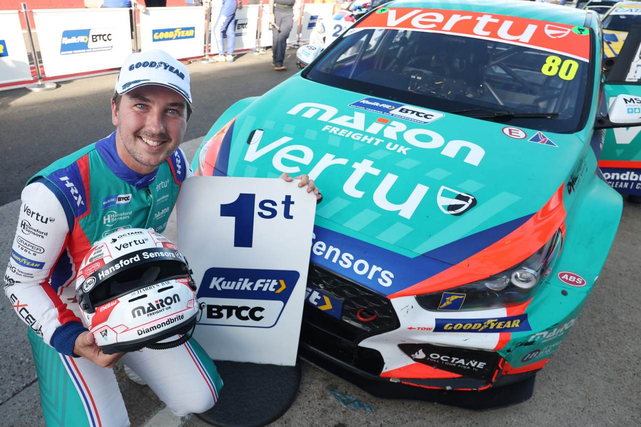 “ダブル・トム”の一角、チルトンがポール・トゥ・ウイン。僚友イングラムもリード拡大／BTCC第8戦